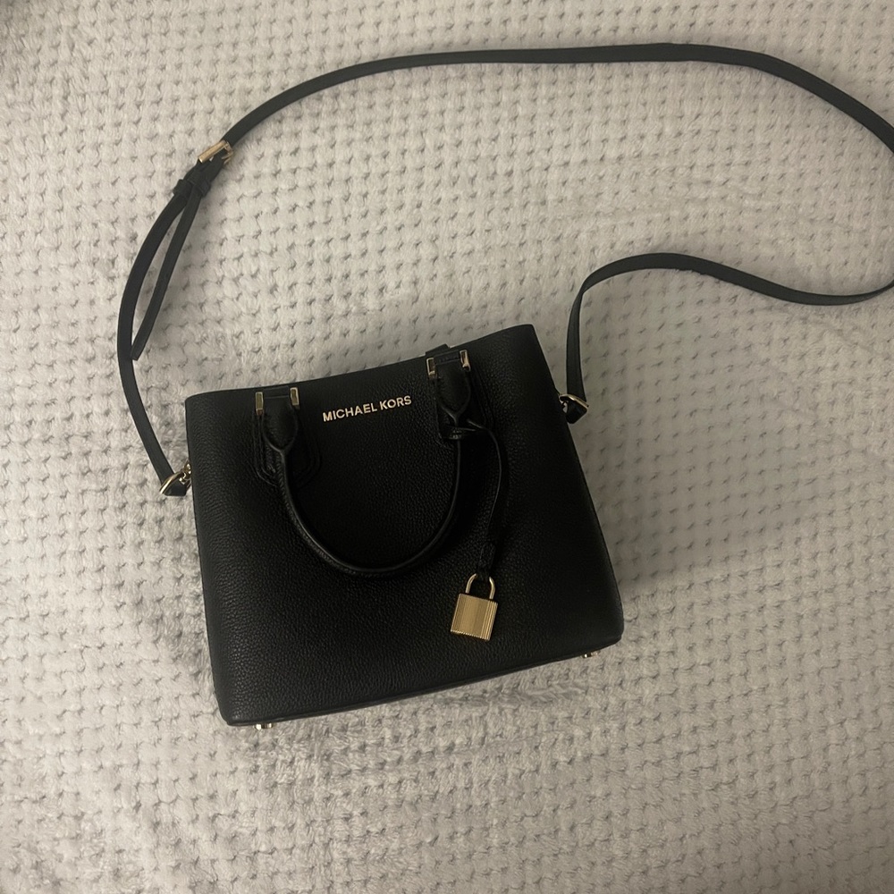 Michael Kors purse, never worn. perfect condition